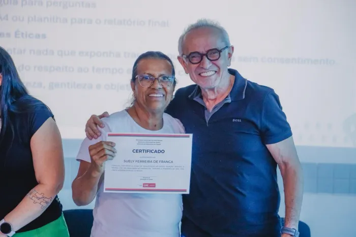 Cícero Lucena entrega certificados aos profissionais de saúde capacitados para atendimento as pessoas autistas em João Pessoa