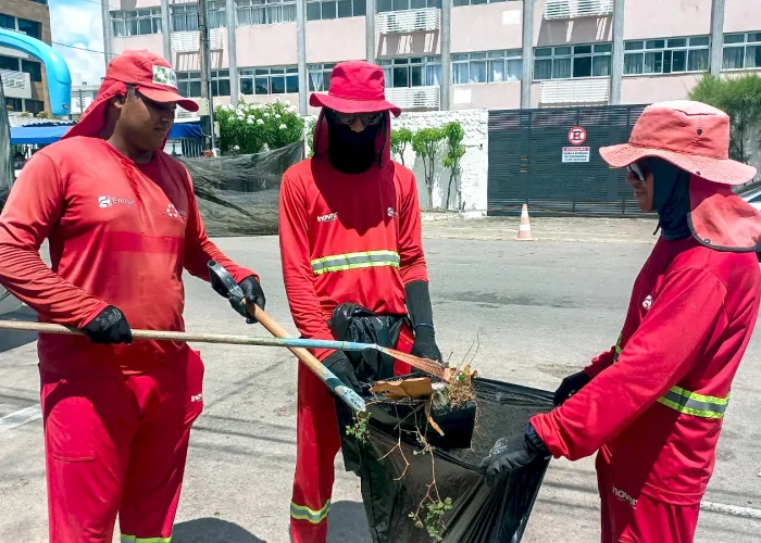 Emlur mantém operação de coleta domiciliar regular e reforça serviços de limpeza na orla