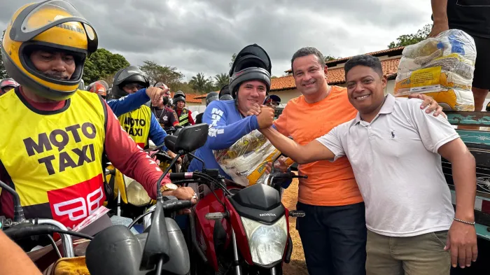 Deputado Adelmo Soares realiza segunda etapa de entrega de cestas básicas aos mototaxistas de Caxias