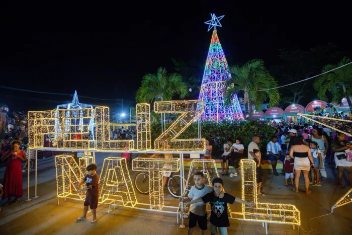 Praça do Caranguejo recebe iluminação especial do Natal Mágico e emociona moradores de Itinga