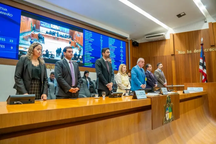 Assembleia Legislativa faz um minuto de silêncio em memória de Maria do Amparo Fernandes