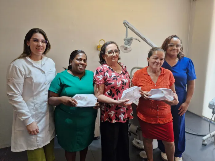 Moradoras do Residencial Vista Alegre ganham sorriso novo com doação de prótese