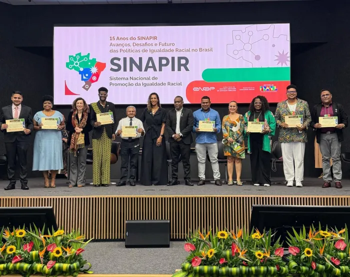 Coordenação de Igualdade Racial é homenageada em cerimônia de 15 Anos do Sinapir em Brasília