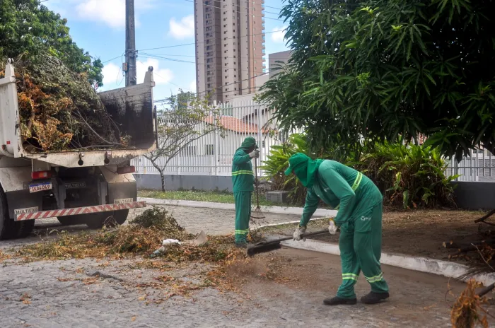 Emlur realiza coleta domiciliar e ações de conservação em vários bairros da Capital