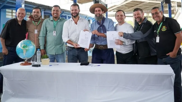 Governo do Estado assina convênio para revitalização de quadra esportiva em Alvorada