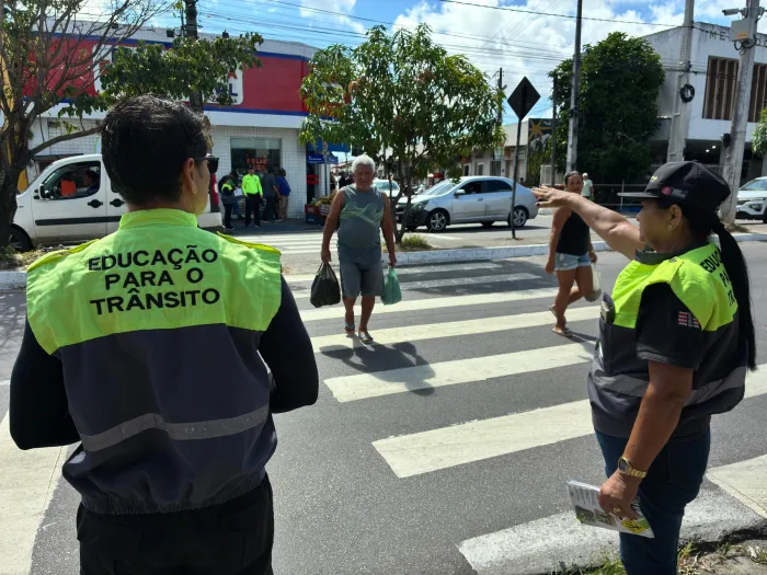 Semob-JP reforça ações educativas sobre faixa de pedestres e vagas especiais