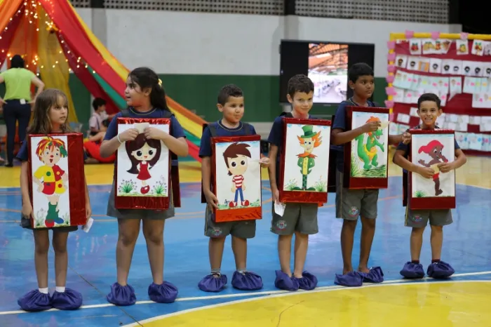 E. M. Arthur Hoffig se transforma no Sítio do Picapau Amarelo e encanta comunidade com Feira Literária