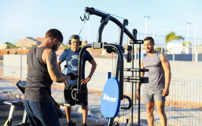 Aulas gratuitas de musculação e funcional movimentam o Parque do Povo e incentivam prática esportiva em Petrolina