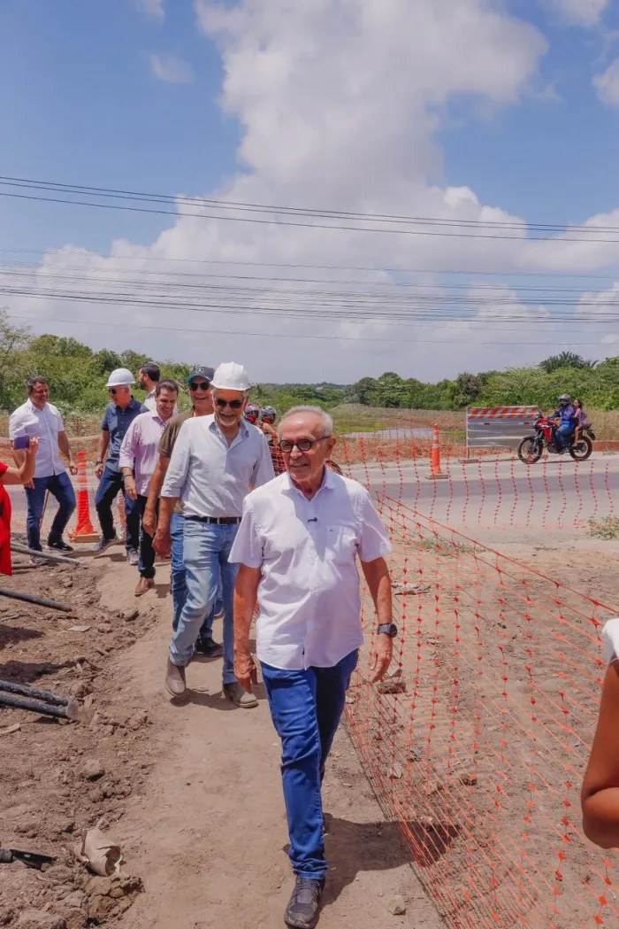 Cícero Lucena celebra mais de R$ 70 milhões em obras no Valentina e projeta entrega da ponte que interliga o bairro a Mangabeira para o início de 2026