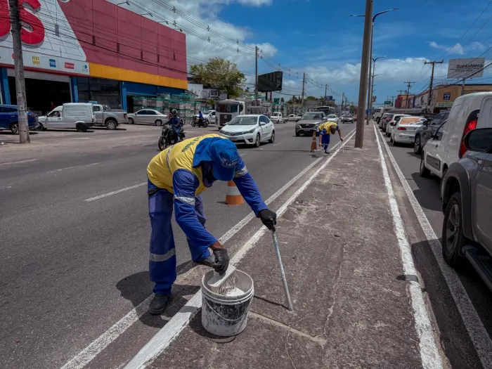 Prefeitura realiza grande mutirão de limpeza na Estrada do Coco