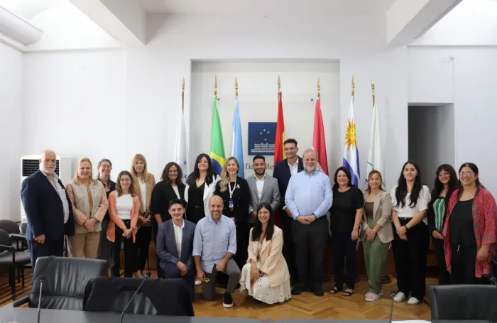 Vitória da Conquista participa de etapa internacional do “Ciudades al Mundo 2025” em Montevidéu
