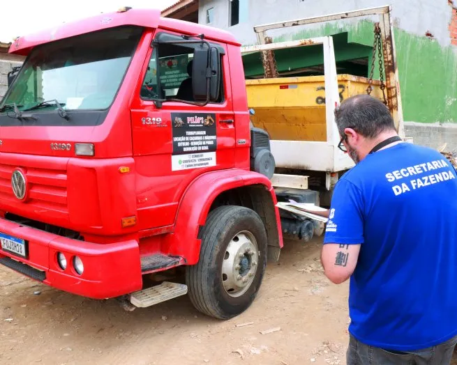 Força-tarefa ambiental notifica empresas de caçambas na Costa Sul de São Sebastião