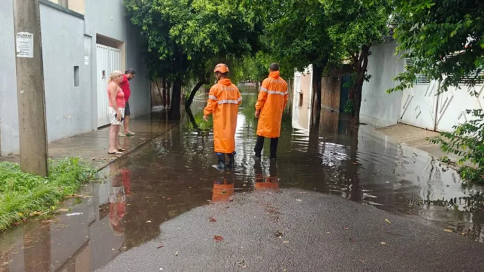 Alagamentos fazem Prefeitura de Araçatuba mobilizar Defesa Civil e secretarias
