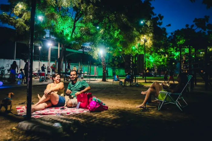Famílias ocupam espaços públicos de João Pessoa e reforçam cultura do lazer e da convivência ao ar livre