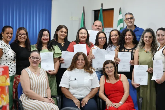 Gestão Escolar: Prefeita Márcia Amaral empossa novos diretores da Rede Municipal de Ensino para o biênio 2025/2027