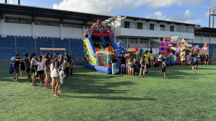 Festival da Fundação Campeões do Amanhã reúne alunos para tarde recreativa na Arena da Graça