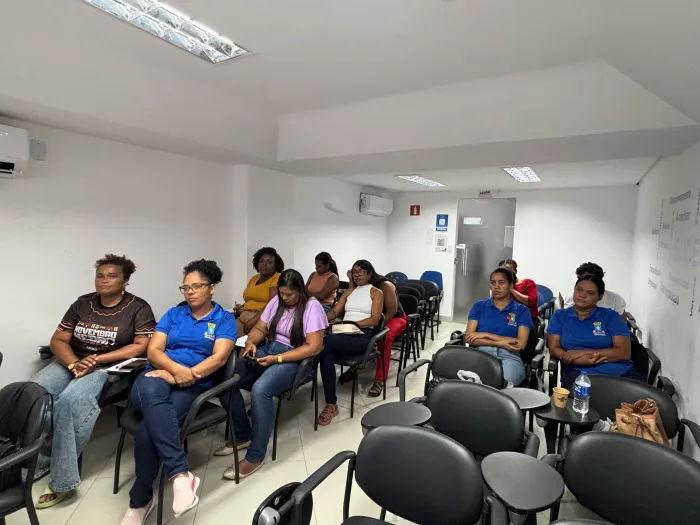 Mulheres de Lauro de Freitas participam de curso de massagem e spa dos pés