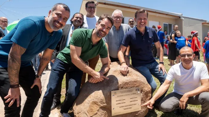 Governador Eduardo Leite entrega 84 casas definitivas em quatro municípios