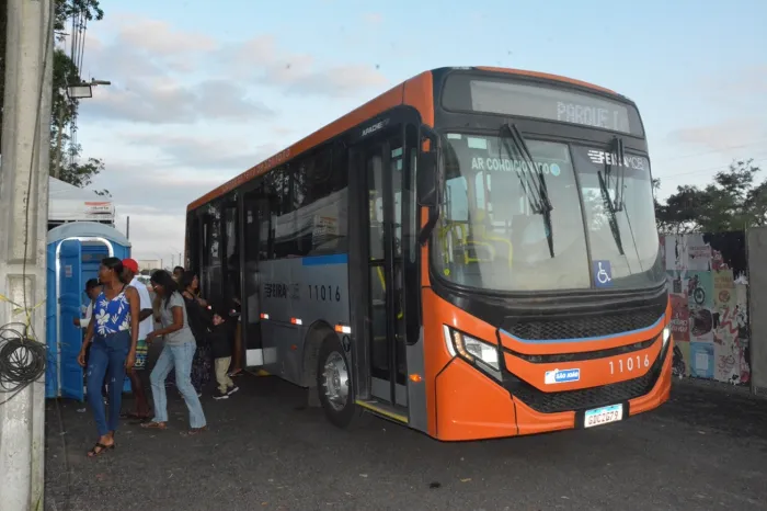 Semob garante ônibus circulando até 1h da madrugada durante o Natal Encantado