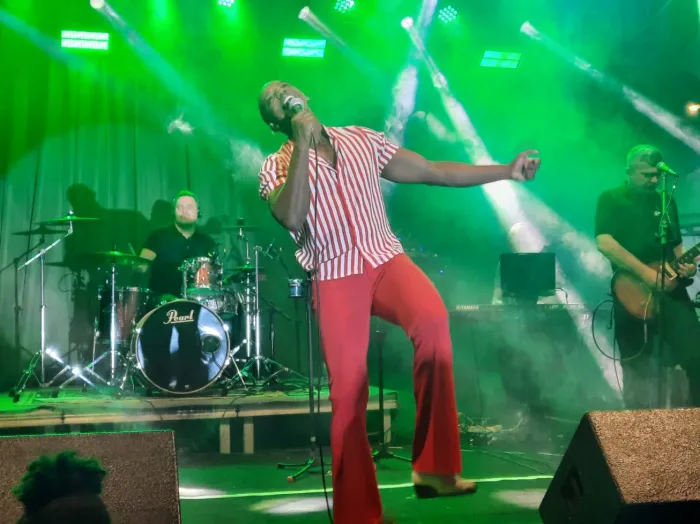 Rosana, Flashback e Elas por Elas na noite deste sábado no Natal Encantado