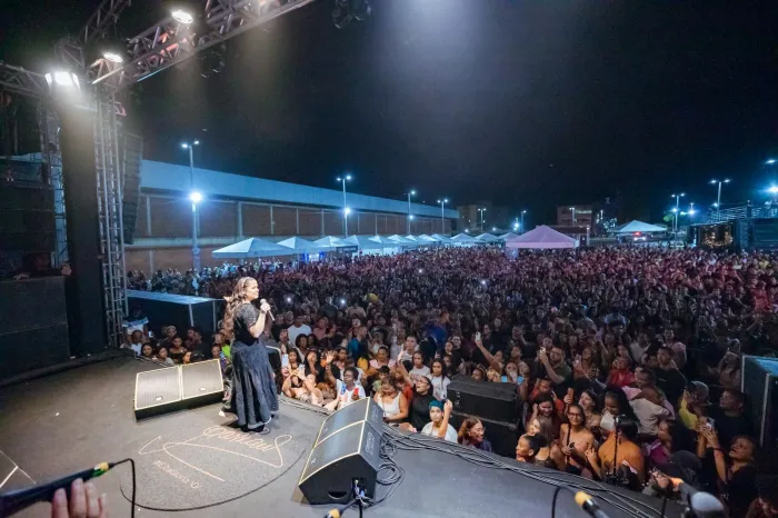 Muita fé e devoção marcam a primeira noite do Celebra Lauro