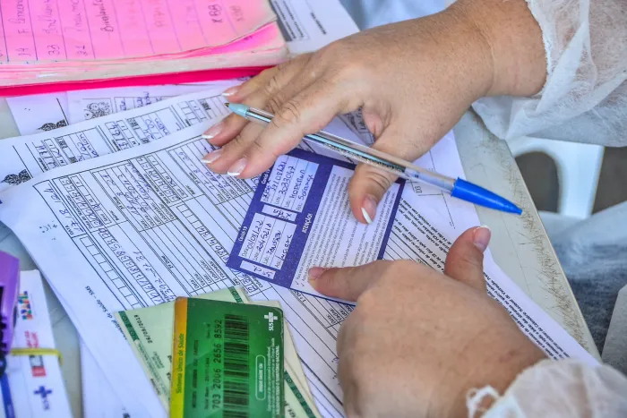 Férias e viagens reforçam a importância da atualização do cartão de vacina