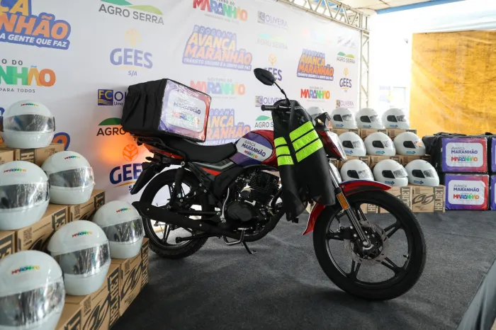 Governo inicia entrega de motos e kits de trabalho e segurança da primeira fase do Avança Maranhão
