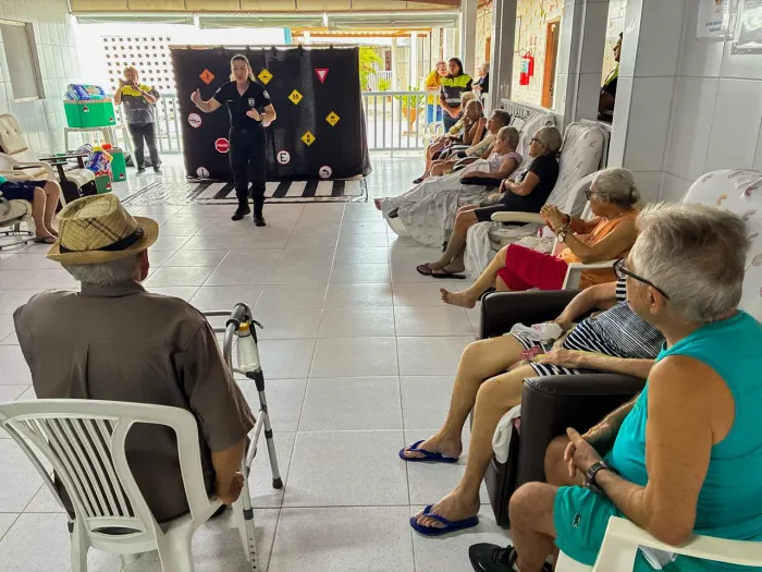 Semob-JP entrega doações da campanha ‘Faça um Idoso Feliz’ na Aspan