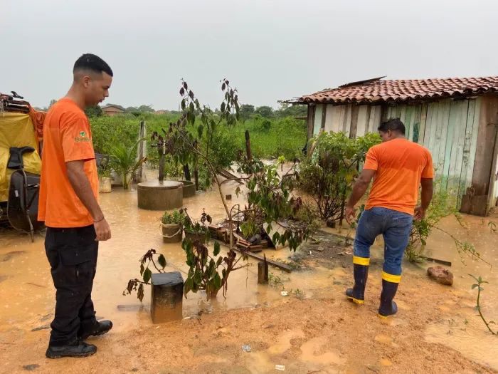 Defesa Civil: Equipes monitoram pontos de alagamento e descartam remoção de famílias