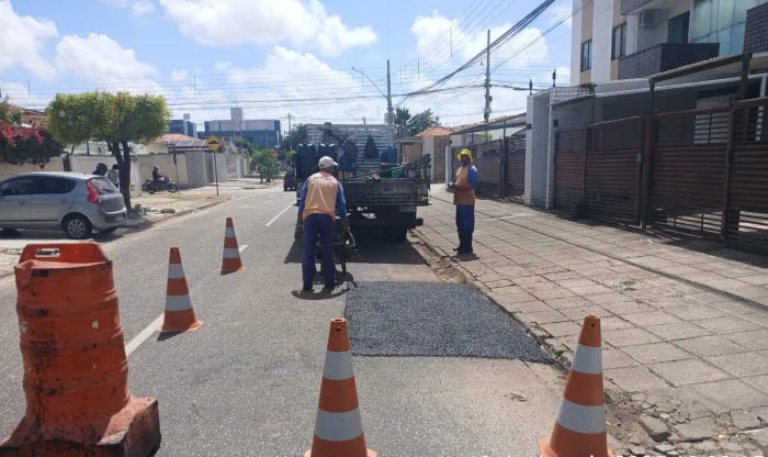 Seinfra inicia a semana com serviços da operação tapa-buraco em 20 bairros da Capital
