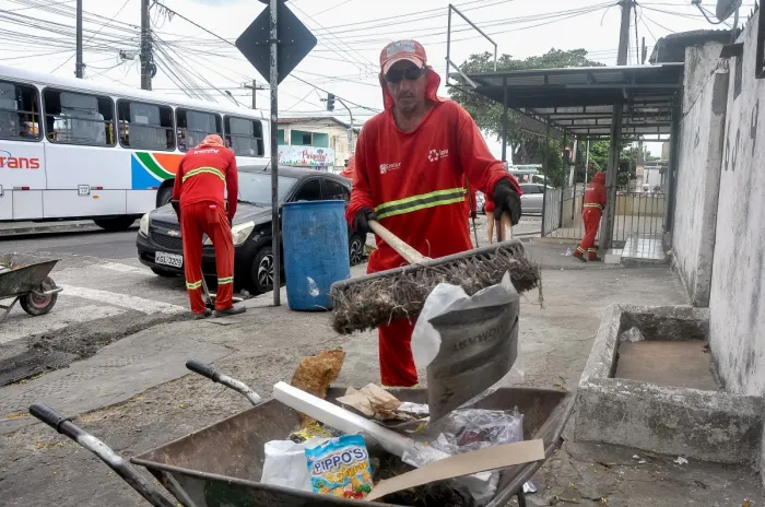 Emlur realiza ações de conservação urbana e mantém coleta domiciliar nesta terça-feira