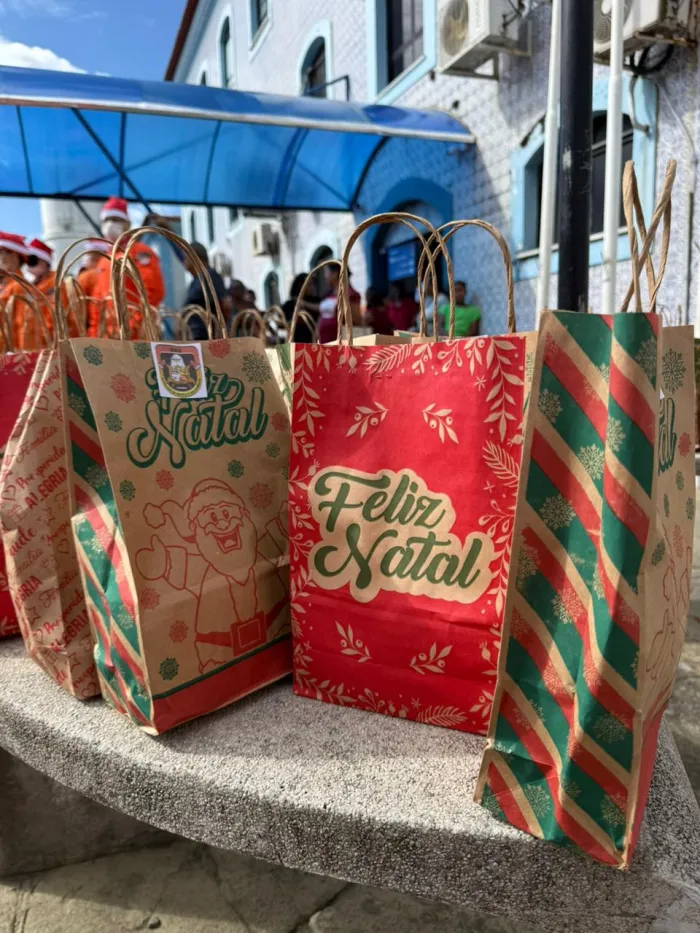 Ação natalina do Corpo de Bombeiros leva esperança a pacientes oncológicos