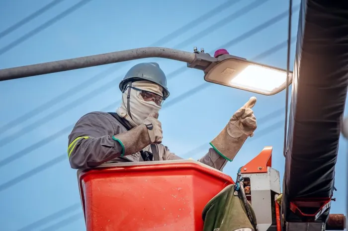 Programa Banho de Luz marca 2025 com avanços na Iluminação Pública de Lauro de Freitas