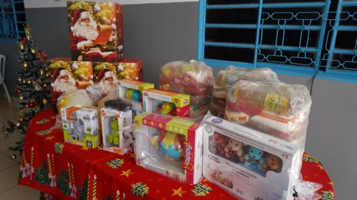 Fundo Social de Solidariedade de Araçatuba atendeu cerca de 1.500 famílias com kits natalinos, cestas de alimentos e brinquedos para crianças