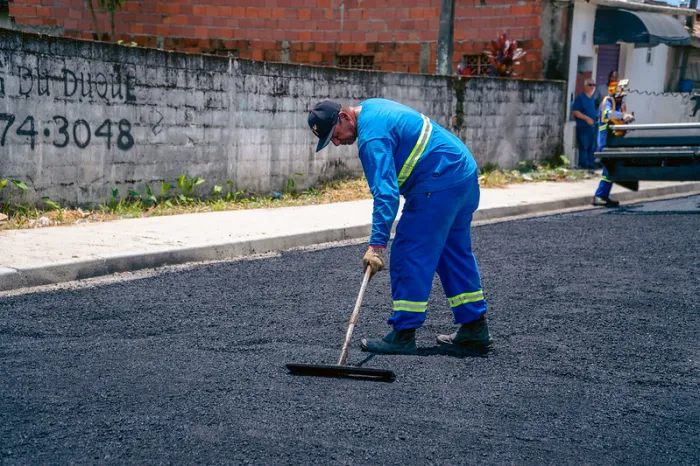 Regularização fundiária e pavimentação avançam em Bertioga em 2025