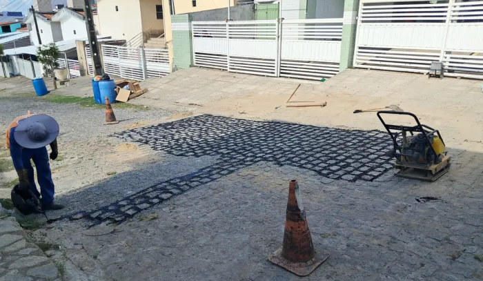 Seinfra segue com o serviço de tapa-buraco e executa trabalho em 13 bairros da Capital