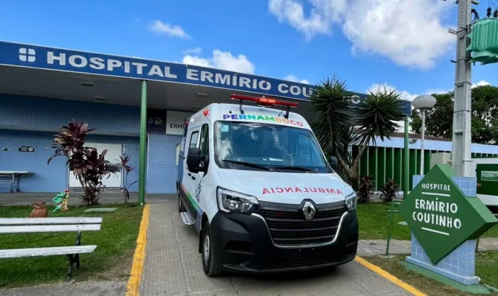 Hospital Ermírio Coutinho recebe nova ambulância e reforça transporte seguro de pacientes 