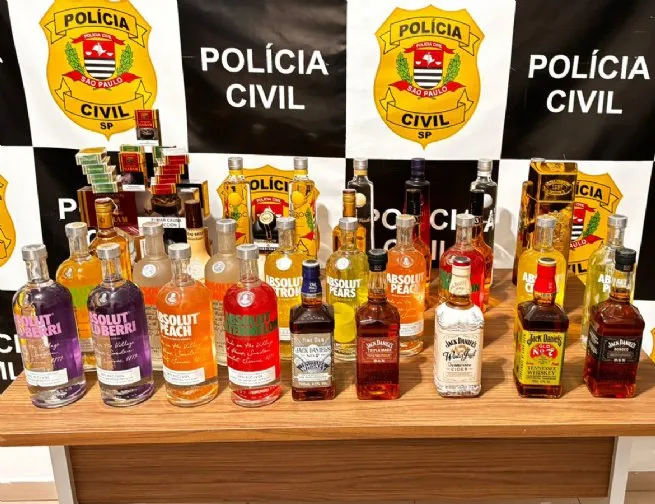Prefeitura de São Sebastião lacra adega e Polícia Civil encontra bebidas de origem duvidosa