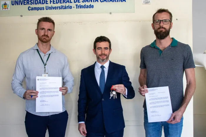 PGE/SC recebe chaves e oficializa retomada de prédio no Centro de Florianópolis