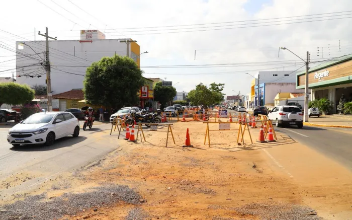 Prefeitura de Petrolina fortalece segurança viária com implantação de mais uma rotatória