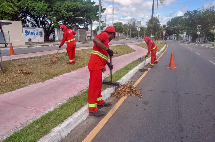 Emlur intensifica trabalho diário de limpeza urbana e reforça combate ao descarte irregular