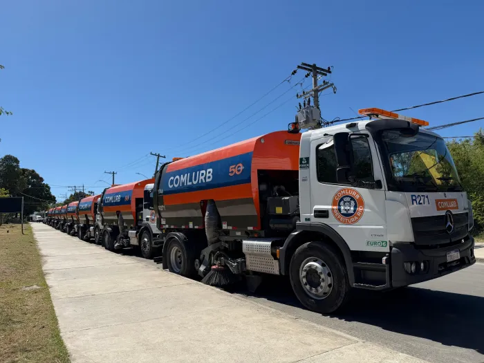 Comlurb entrega novas varredeiras de grande porte