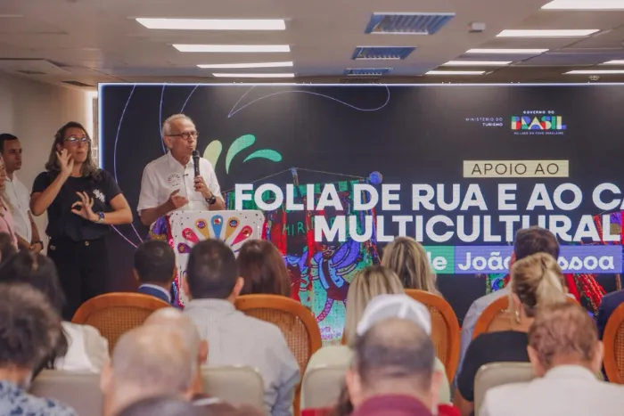 Cícero Lucena celebra apoio do Ministério do Turismo ao Folia de Rua e ao Carnaval Multicultural de João Pessoa