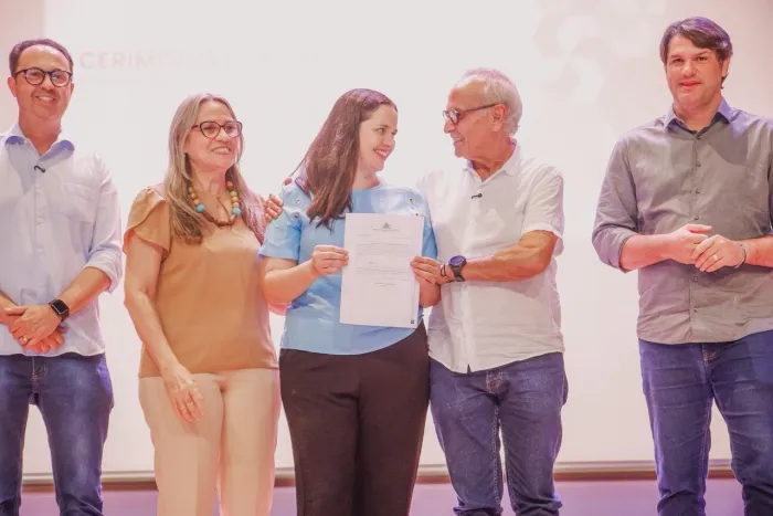 Cícero Lucena nomeia 403 aprovados no concurso da Educação e ultrapassa a marca de 2.500 convocados