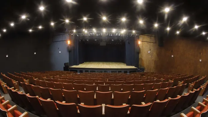 Teatro Municipal Humberto Sinibaldi Neto abre agenda dia 15