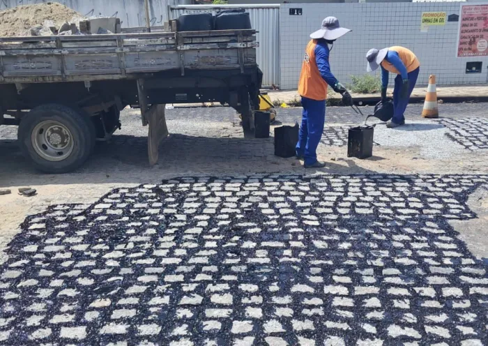 Seinfra realiza serviços de manutenção e operação tapa-buraco em 23 bairros nesta quarta-feira