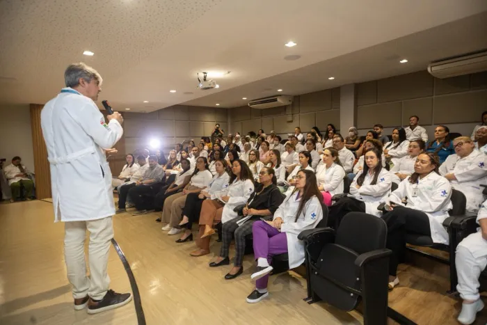 Governo promove diálogo sobre bem-estar emocional e psicológico para colaboradores do Hospital Dr. Carlos Macieira