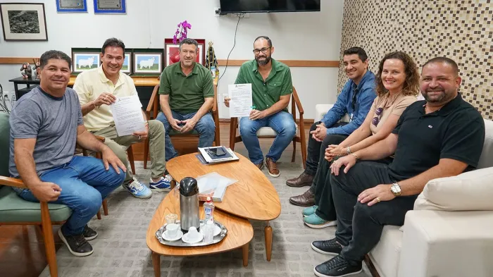 Prefeito em exercício assina ordem de serviço para espaço esportivo