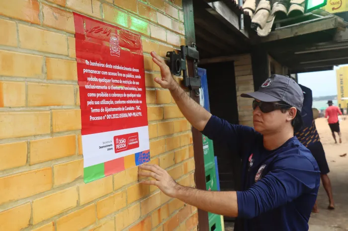 Sedurb realiza fiscalização na Orla para assegurar acesso público e gratuito aos banheiros dos quiosques