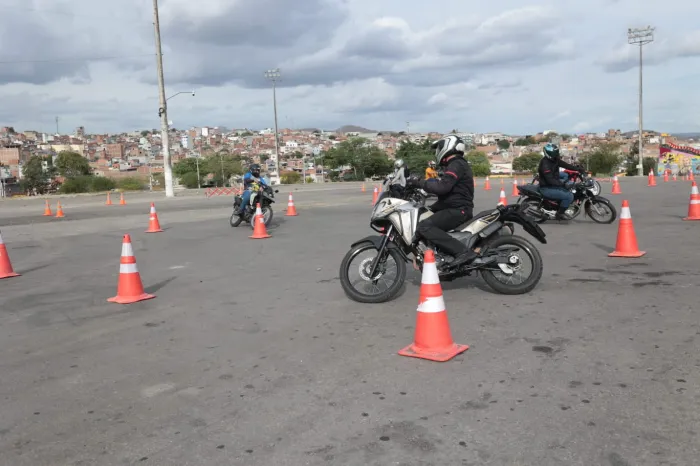 AMC inicia curso gratuito módulo 1 de pilotagem defensiva para motociclistas com prioridade para a segurança no trânsito